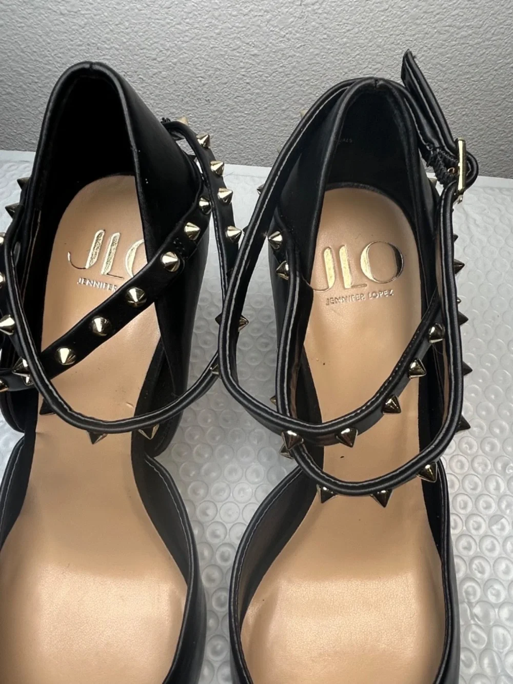 JLo Jennifer Lopez Pointed-Toe Pumps Women's Sz 9M Black Studed Strap High Heels